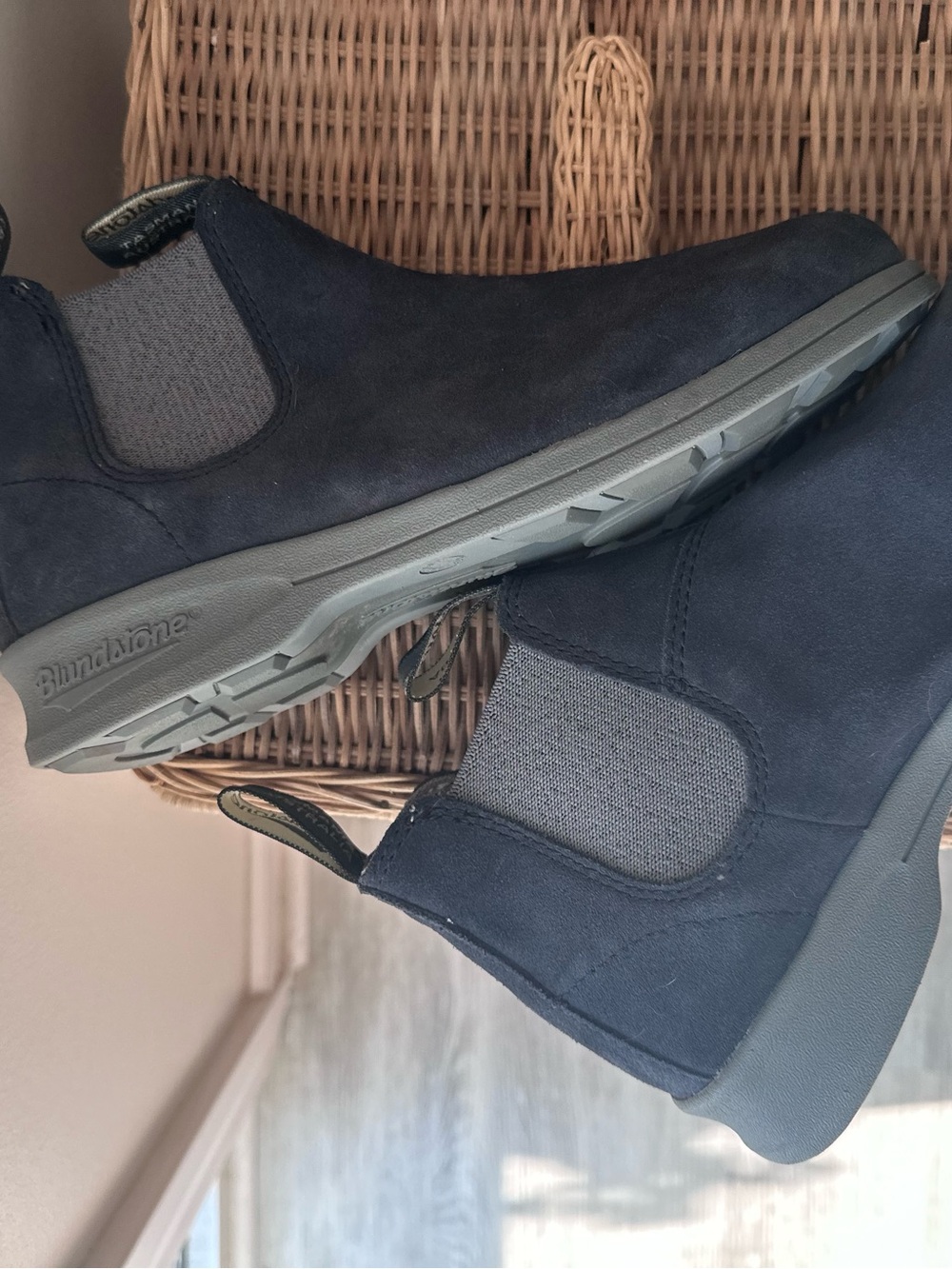 Blundstone Chelsea Boots in Navy - Picture 5 of 6